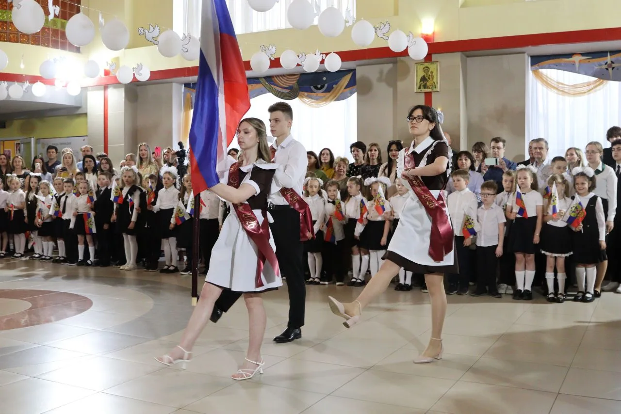 Самый радостный и одновременно грустный праздник🎊🎈  🔔 Вот и отшумел Последний звонок 2026! Улыбки, н
