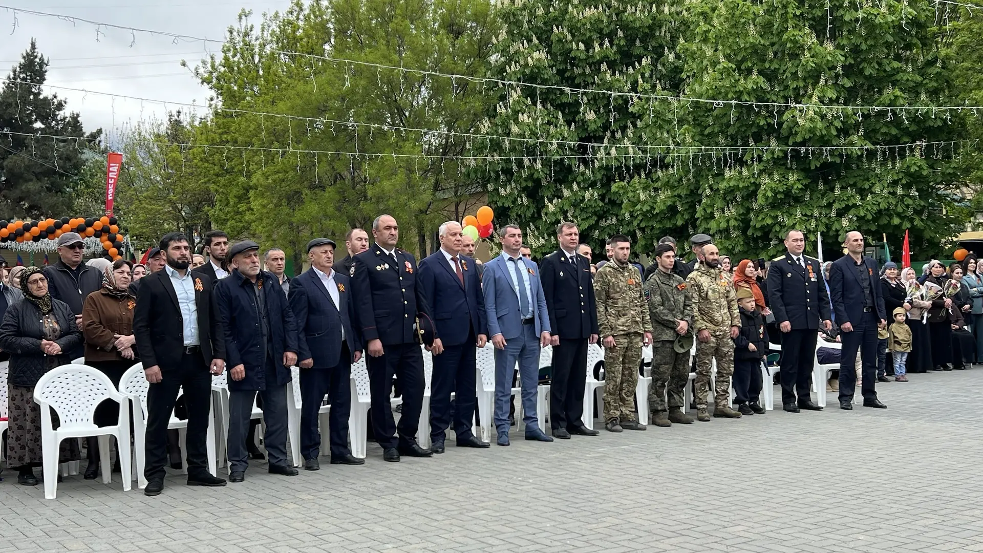 Завершилась официальная часть мероприятия песней День Победы