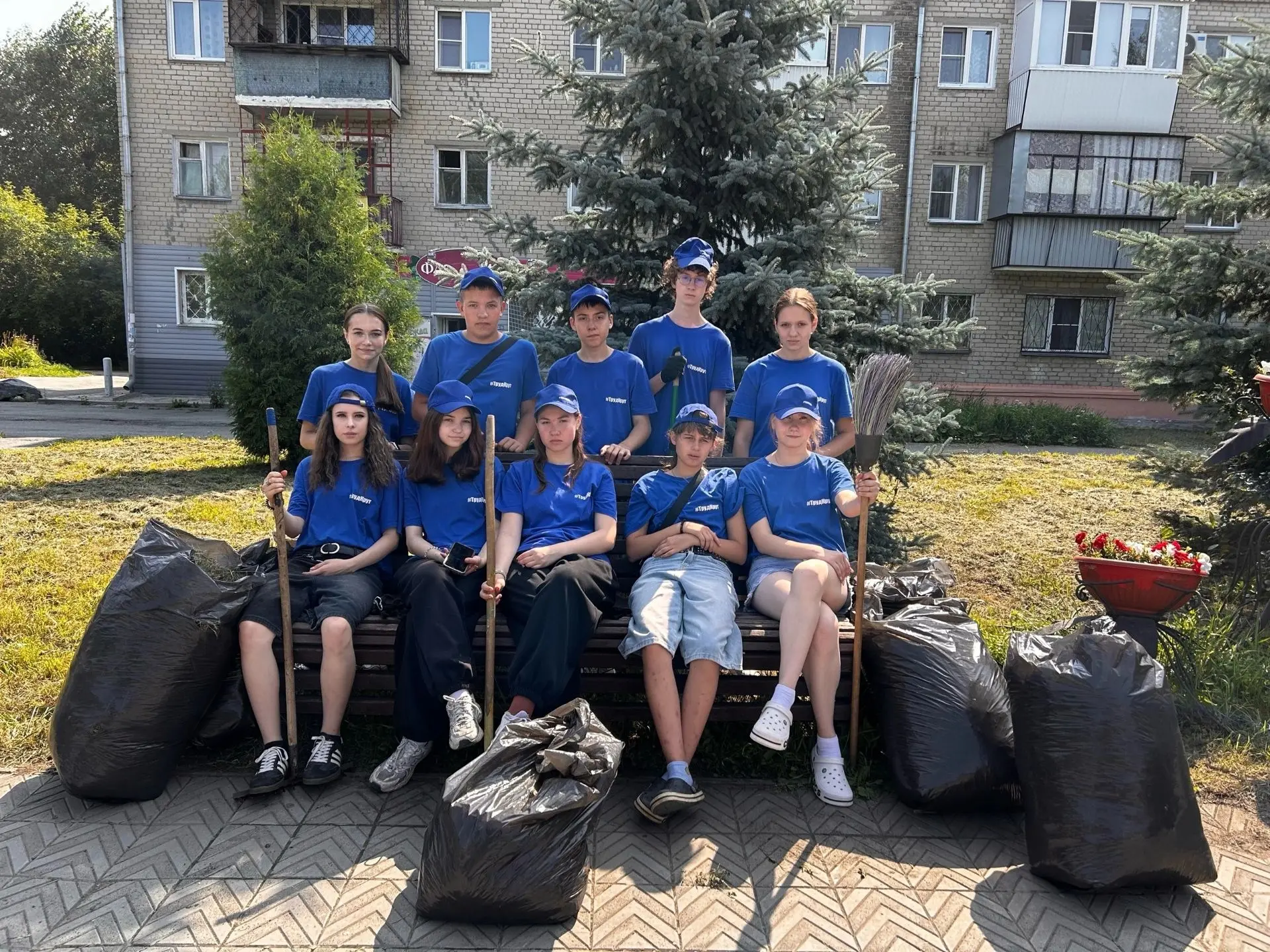 Чистота — дело общее! 🌿🍃

23 июля трудовой отряд «Инициатива» снова вышел на любимый объект — Скве