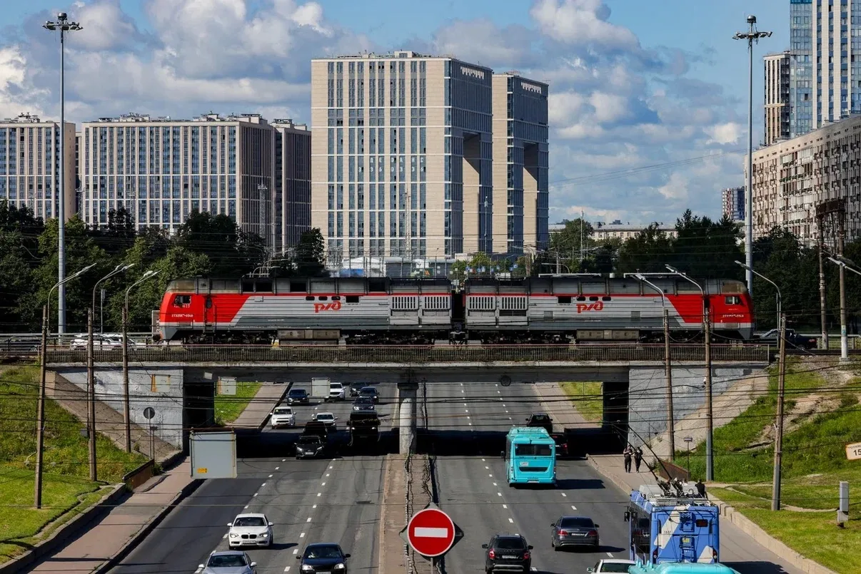 Октябрьская железная дорога в фокусе

📍 железнодорожный мост над проспектом Славы (г. Санкт-Петербу