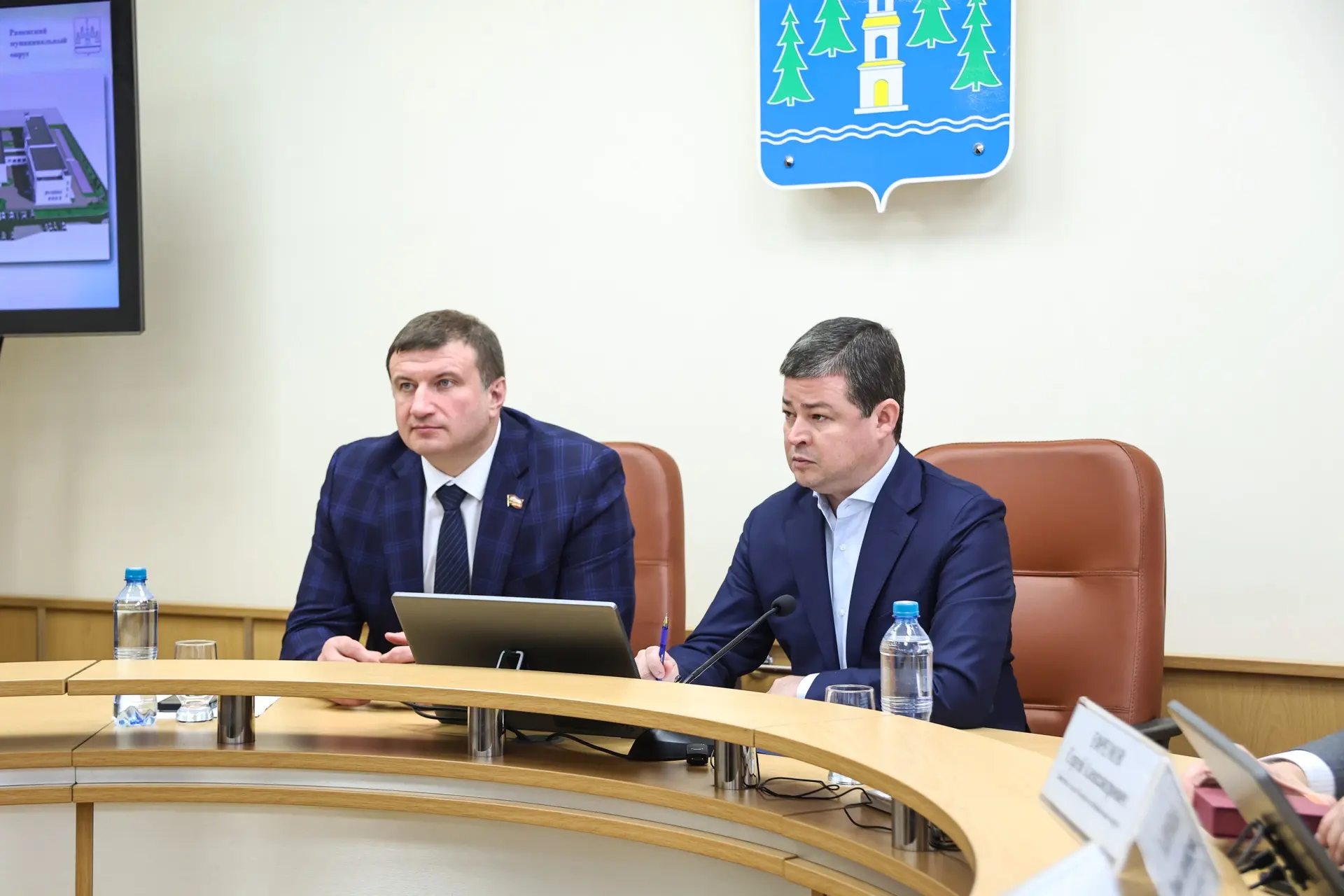 Провели еженедельное оперативное совещание администрации Раменского муниципального округа.