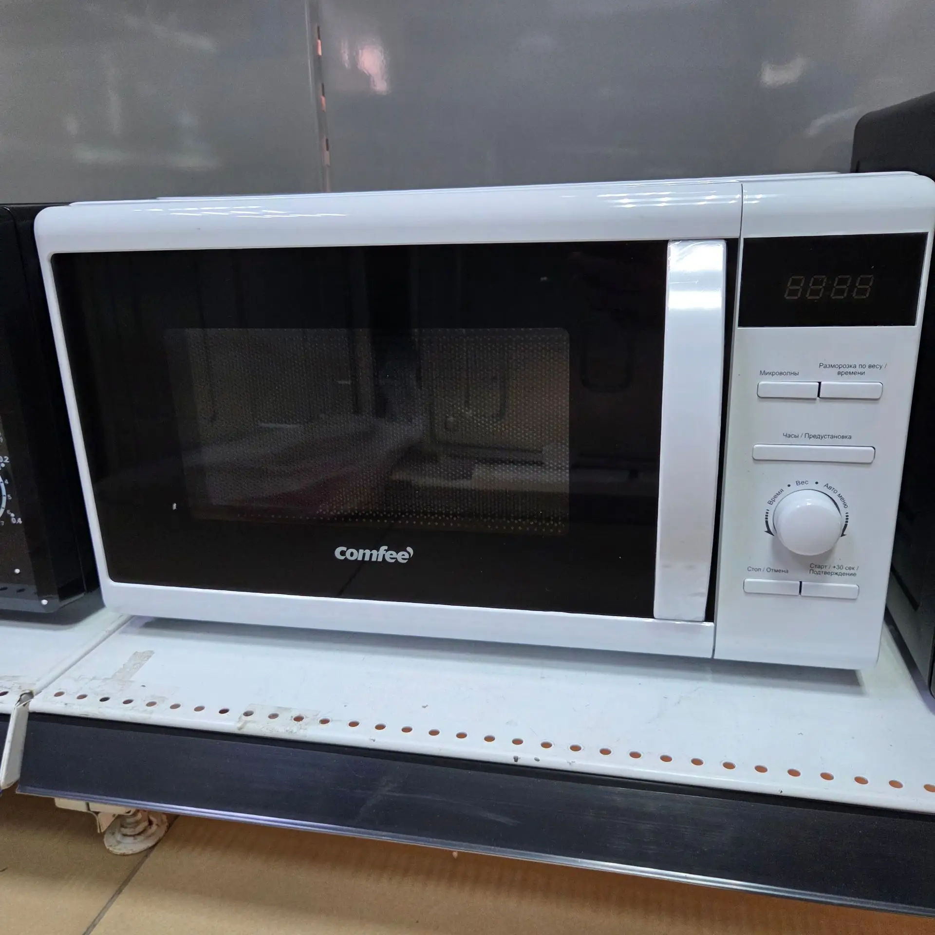 Микроволновая печь Comfee CMW207D02W представляет собой новое поколение доступной кухон...
