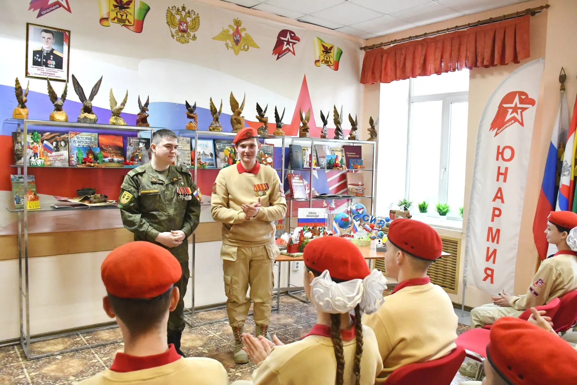 Юнармейцы военно-патриотичес­кого клуба Дома офицеров «Патриоты Забайкалья» г. Читы встретились с уч