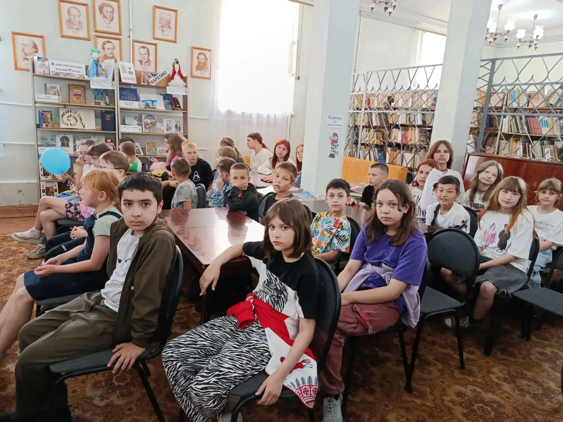 Сегодня ребята из детского лагеря "Простоквашино" посетили районную библиотеку. 
#ПростоквашиноШкола