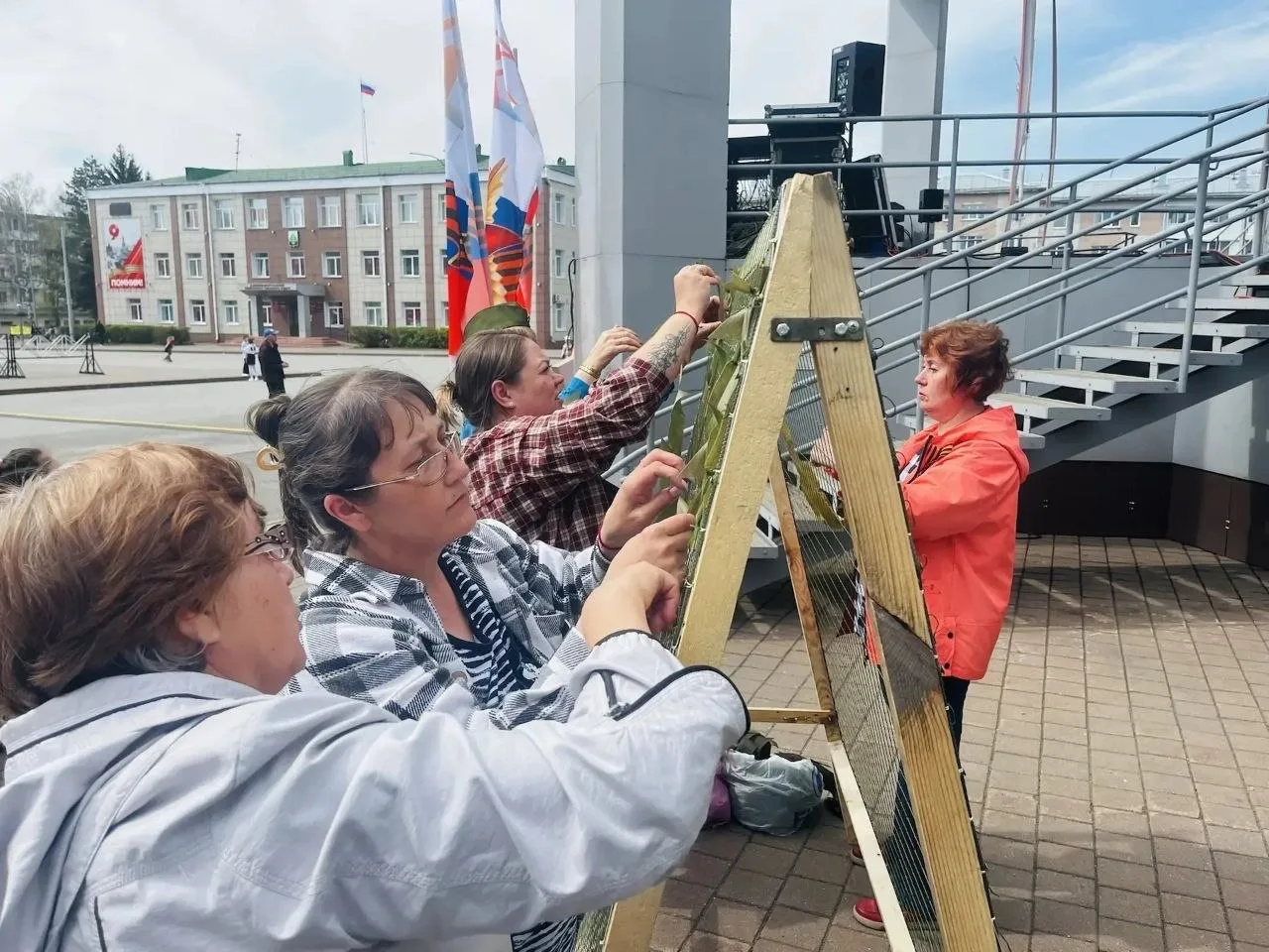 Дорогие друзья, сегодня на центральной городской площади для вас работают площадки: