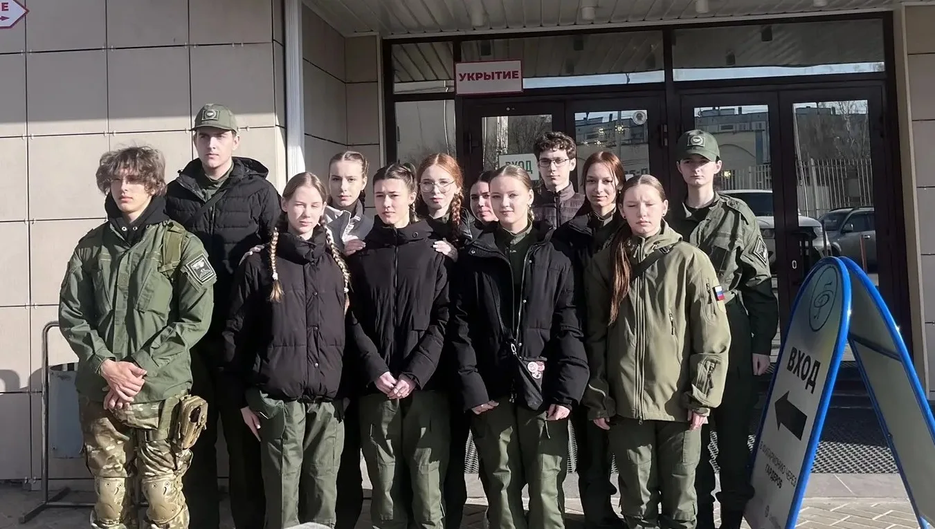 Сегодня, 14 марта, ученики 8 «А» и 8 «Б» класса  школы №48 посетили церемонию передачи золотой звезд
