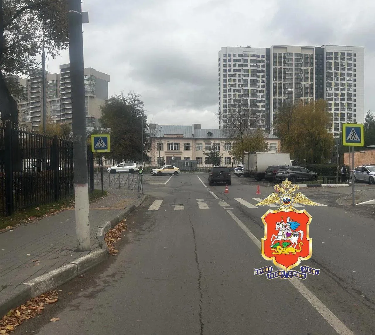 В Мытищах на улице Коминтерна произошла авария с участием электросамоката.