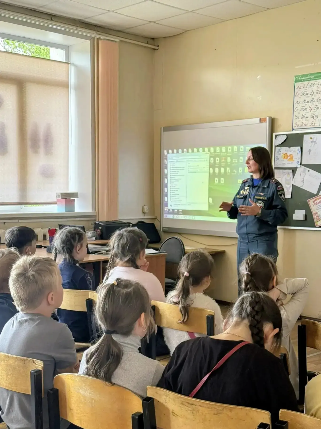 Безопасность прежде всего! Очень важная и полезная встреча в нашем лагере 🚨🚒

Сегодня к ребятам в 