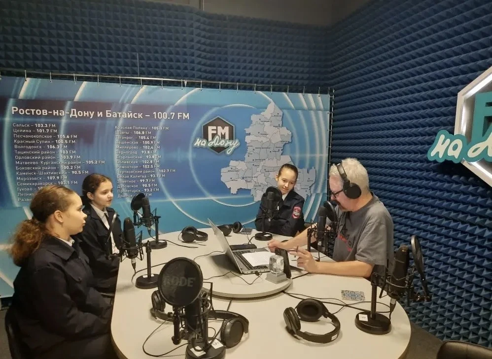 📻📣Сегодня в прямом эфире Радио "ФМ-на-Дону" гостями стали обладатели гран-при конкурса «Школьный пат