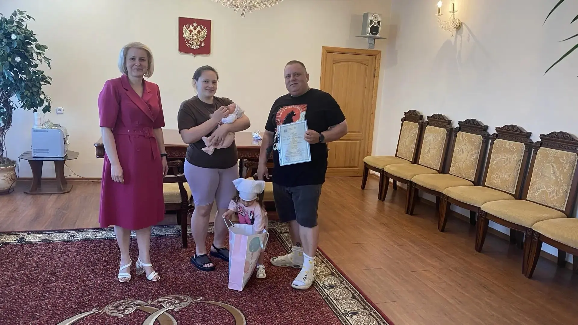 ✨Холм –Жирковский отдел ЗАГС поздравляет молодую семью Серебряковых Дмитрия и Дарьи с рождением втор