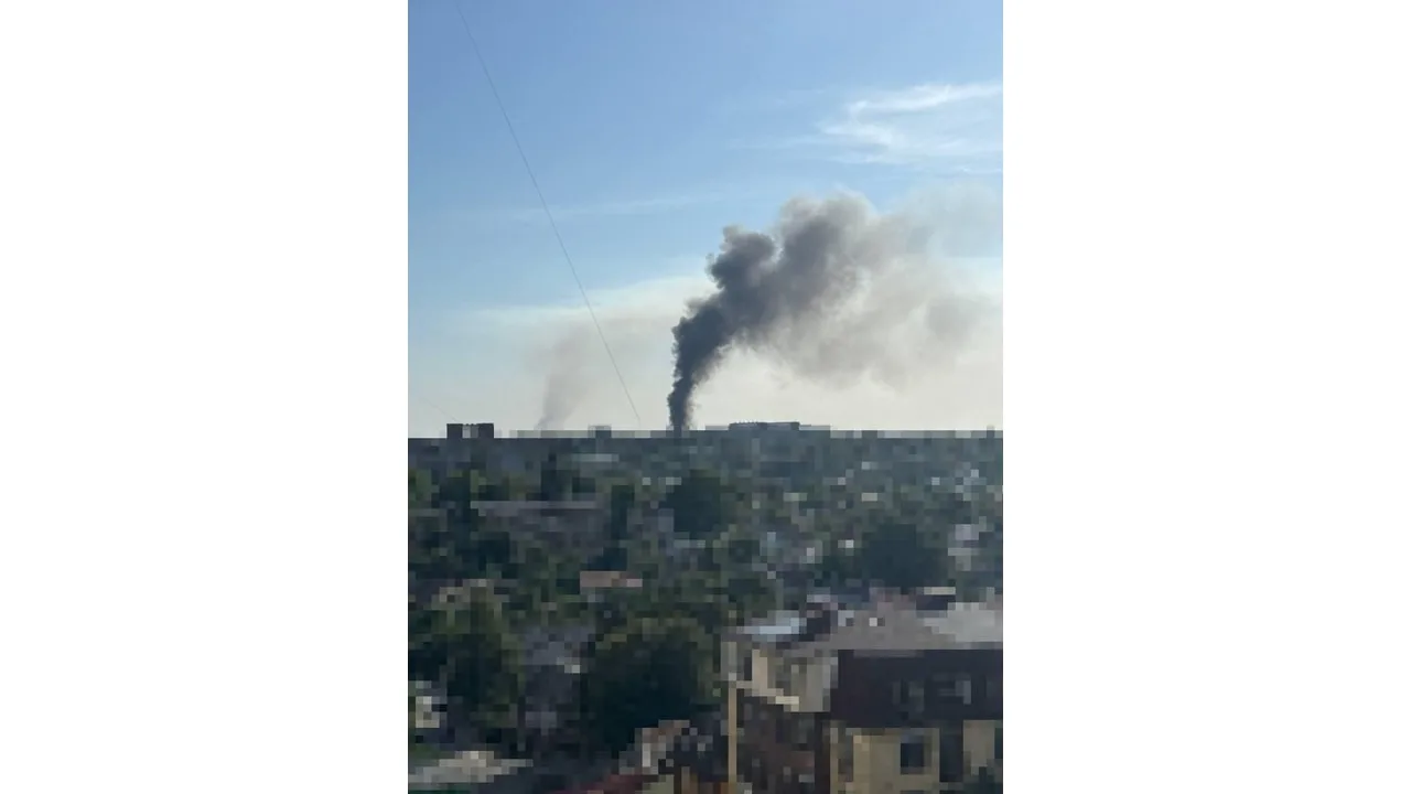 💥Взрывы в Днепропетровске, на месте прилёта начался пожар