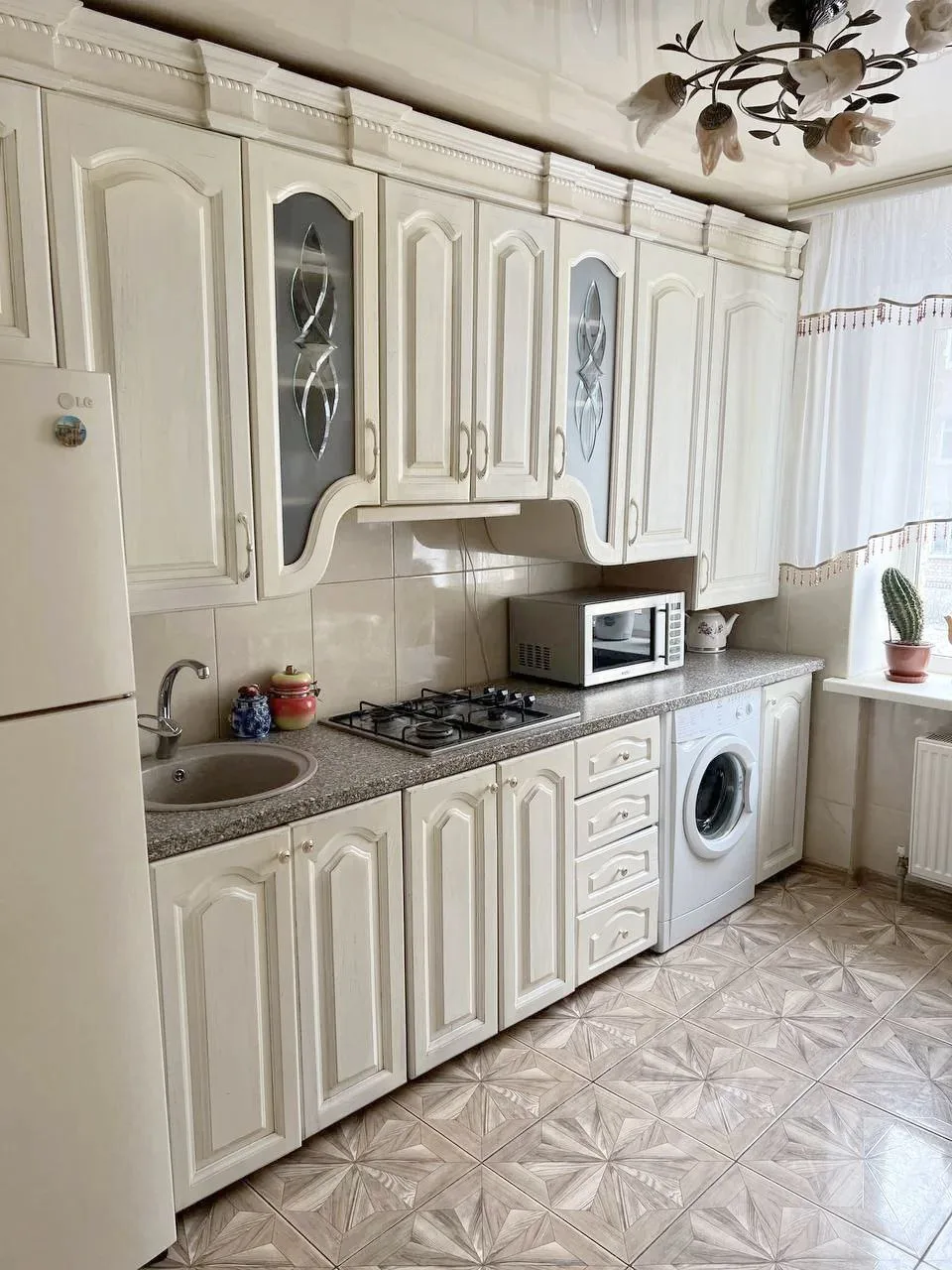 Сдам 2комн, центр(ресторан "Корона"), ремонт, мебель, техника, кондиционер, интернет. Для порядочных