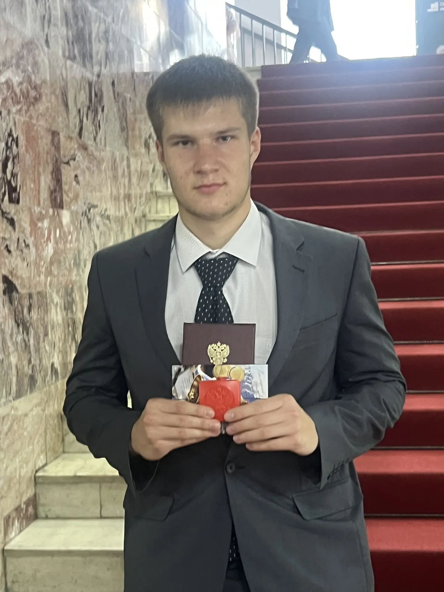 Воспитанник школы «Юность», тренер Авсанов А. Т., Сиротин Константин окончил школу с зо...