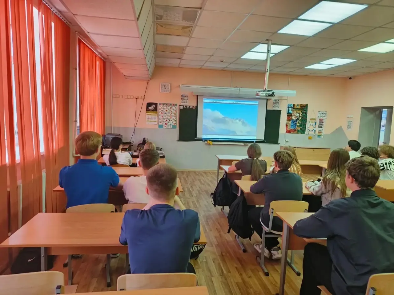 🎖 «Код доступа: Дальневосточная Победа»: урок мужества в 8 «В» классе.