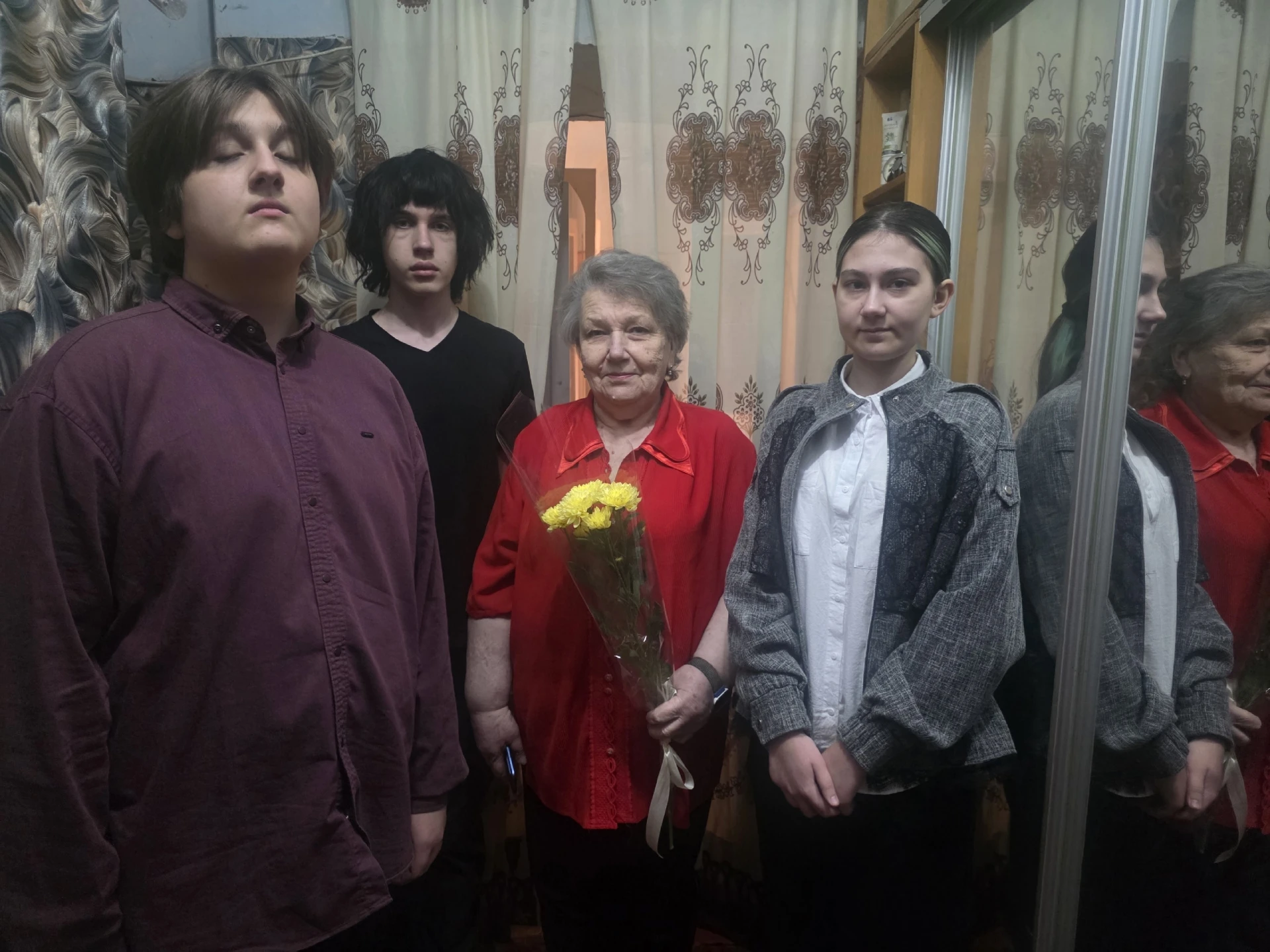 В Алчевском коллегиуме №1 стало доброй традицией отмечать  Международный день пожилого ...