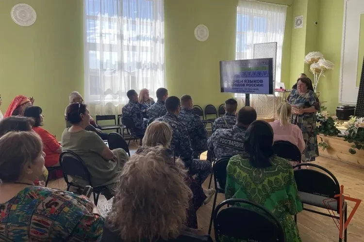🇷🇺 Многообразие культур и единство страны: росгвардейцы на Урале встретили День языко...