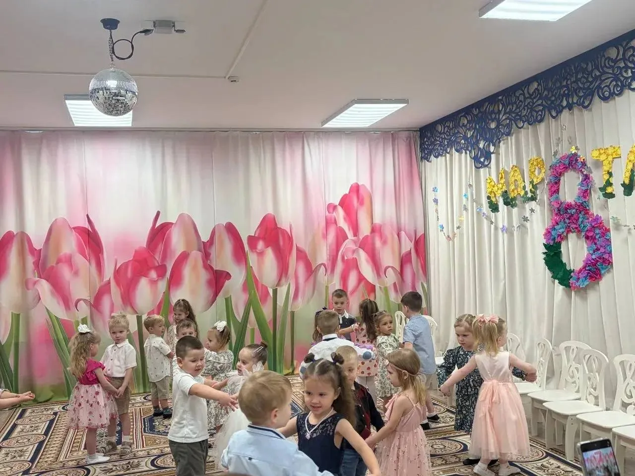 Утренники посвященные Международному женскому Дню в МАОУ СОШ N 14 в (до «Умка»).  С праздником весны