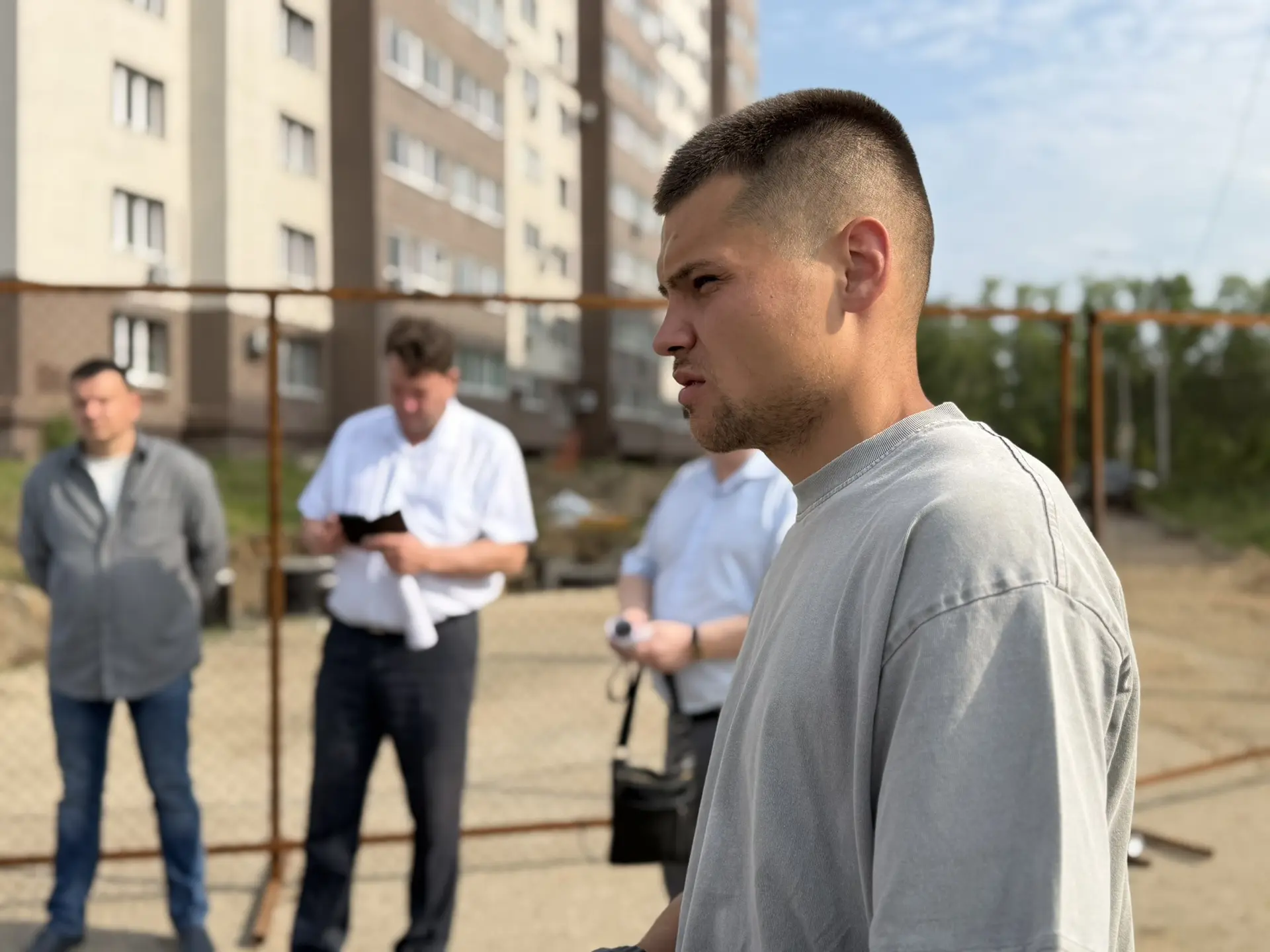 Сегодня 17 июня. Два дня назад, 15-го, в 800-м квартале должны были как минимум заверши...