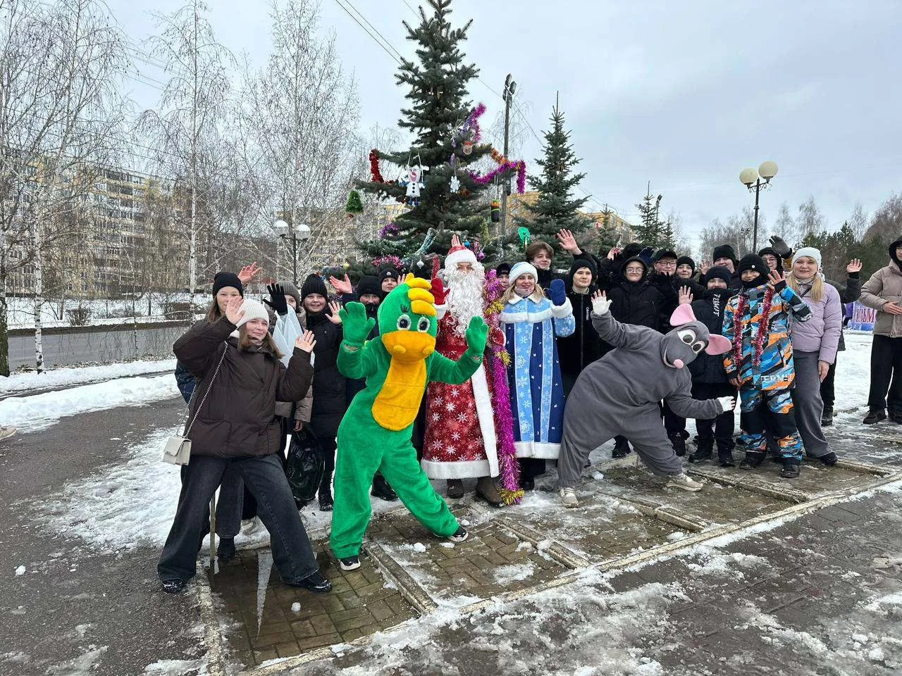 🎄 Новогодние традиции, которые объединяют 🎄  ✅ Сегодня обучающиеся 7 «В» класса нашего лицея приняли
