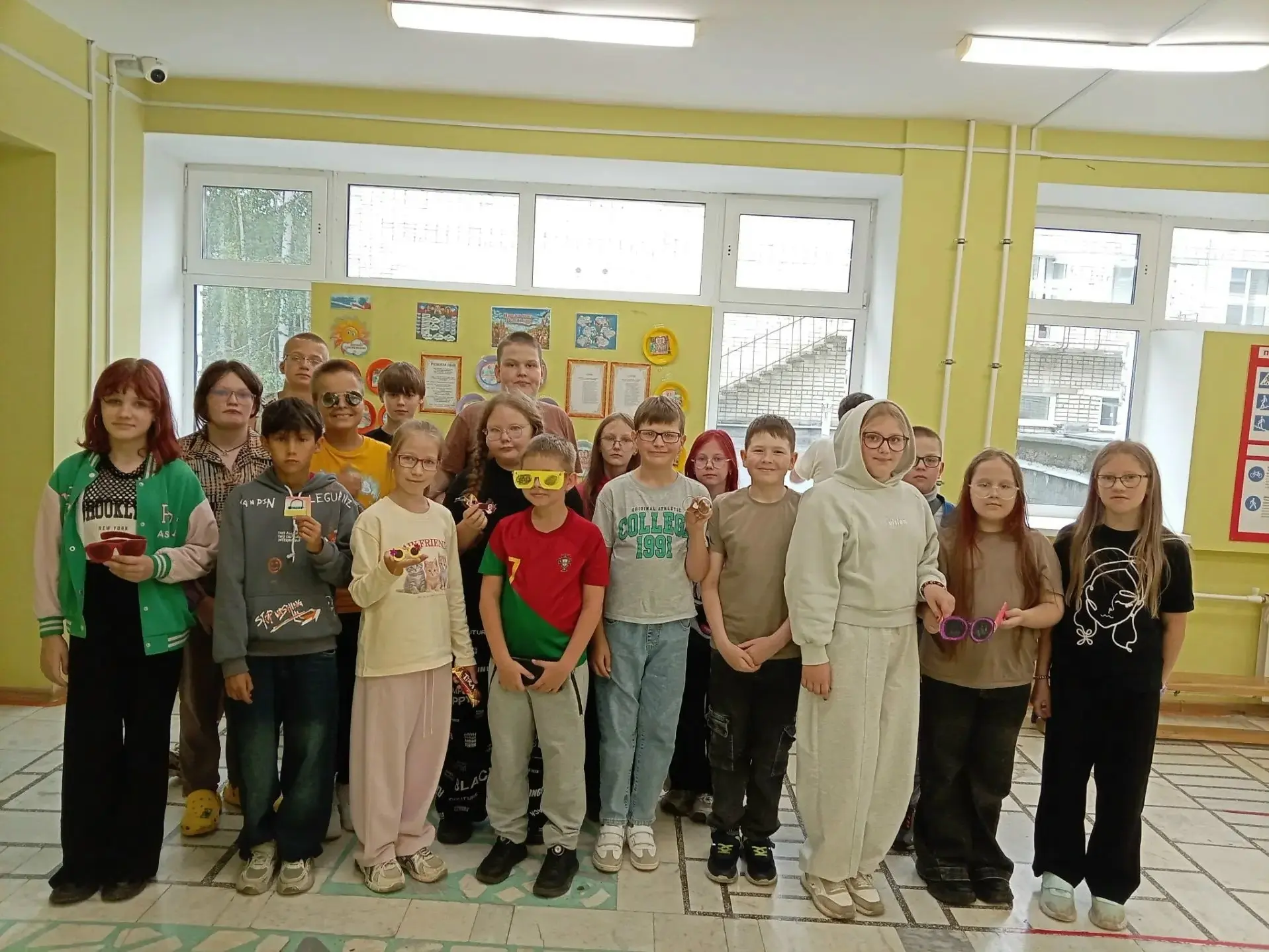 Утро среды началось с бодрящей зарядки на свежем воздухе, которая зарядила всех энергие...
