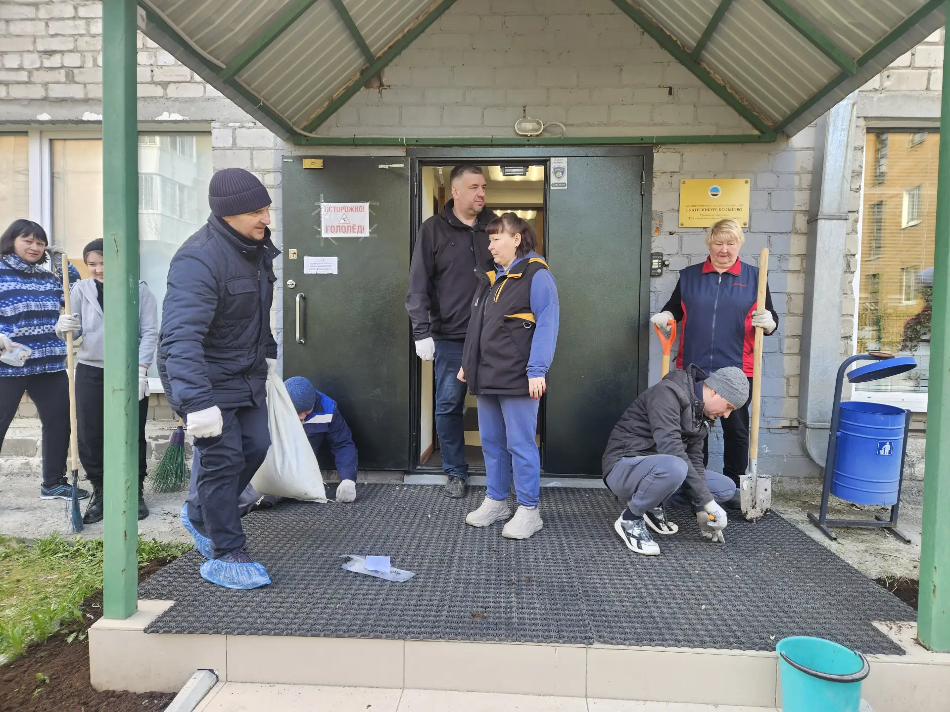В Уральском филиале и АМЦ Кольцово прошел традиционный майский субботник.