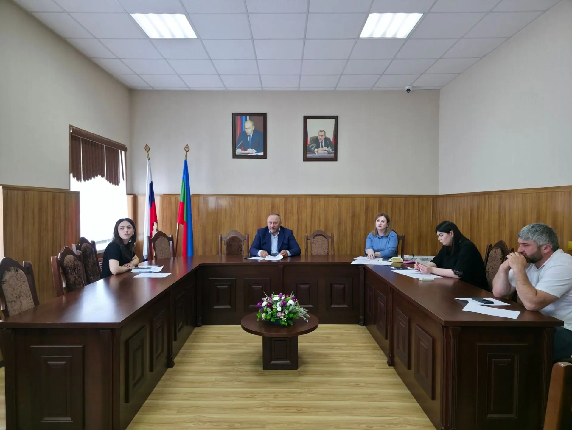 Новую рабочую неделю начал с расширенного планерного совещания, в котором приняли участ...