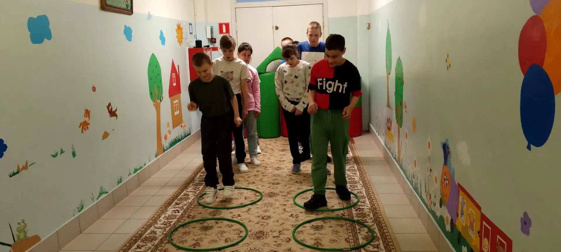 Вырасти здоровыми, крепкими, сильными помогает спорт. Заниматься физкультурой полезно, а веселой физ
