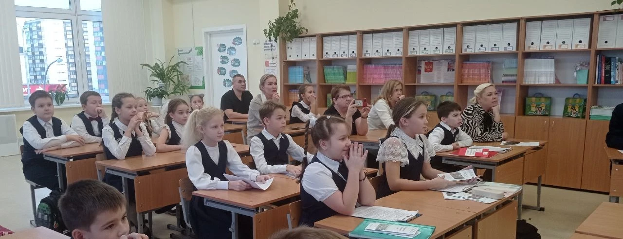 🔍 Я - ИССЛЕДОВАТЕЛЬ  💫4 декабря состоялась первая школьная конференция учебно-исследовательских и тв