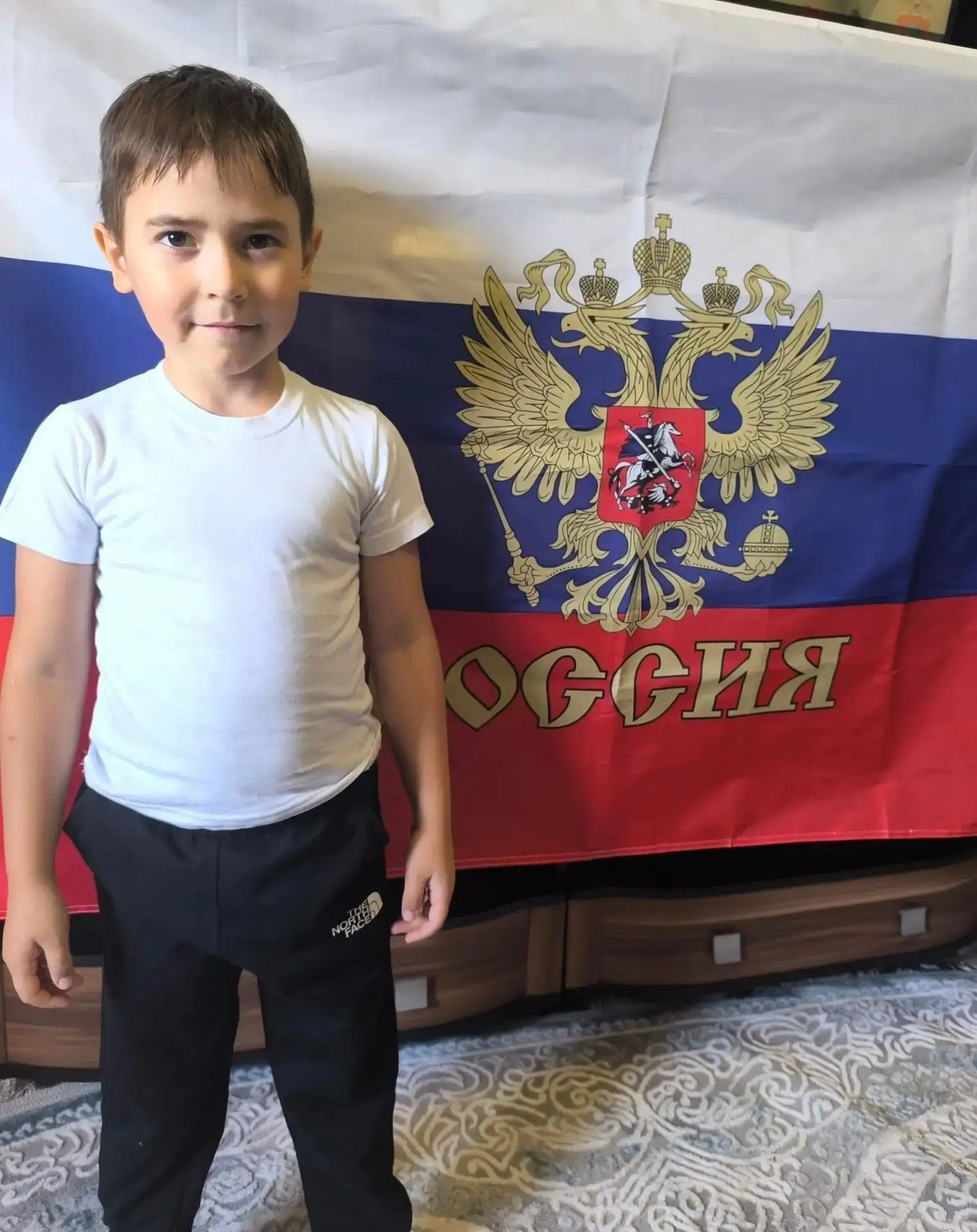 🇷🇺 В преддверии Дня Государственного флага РФ,воспитанник группы "Золотая рыбка" Матв...