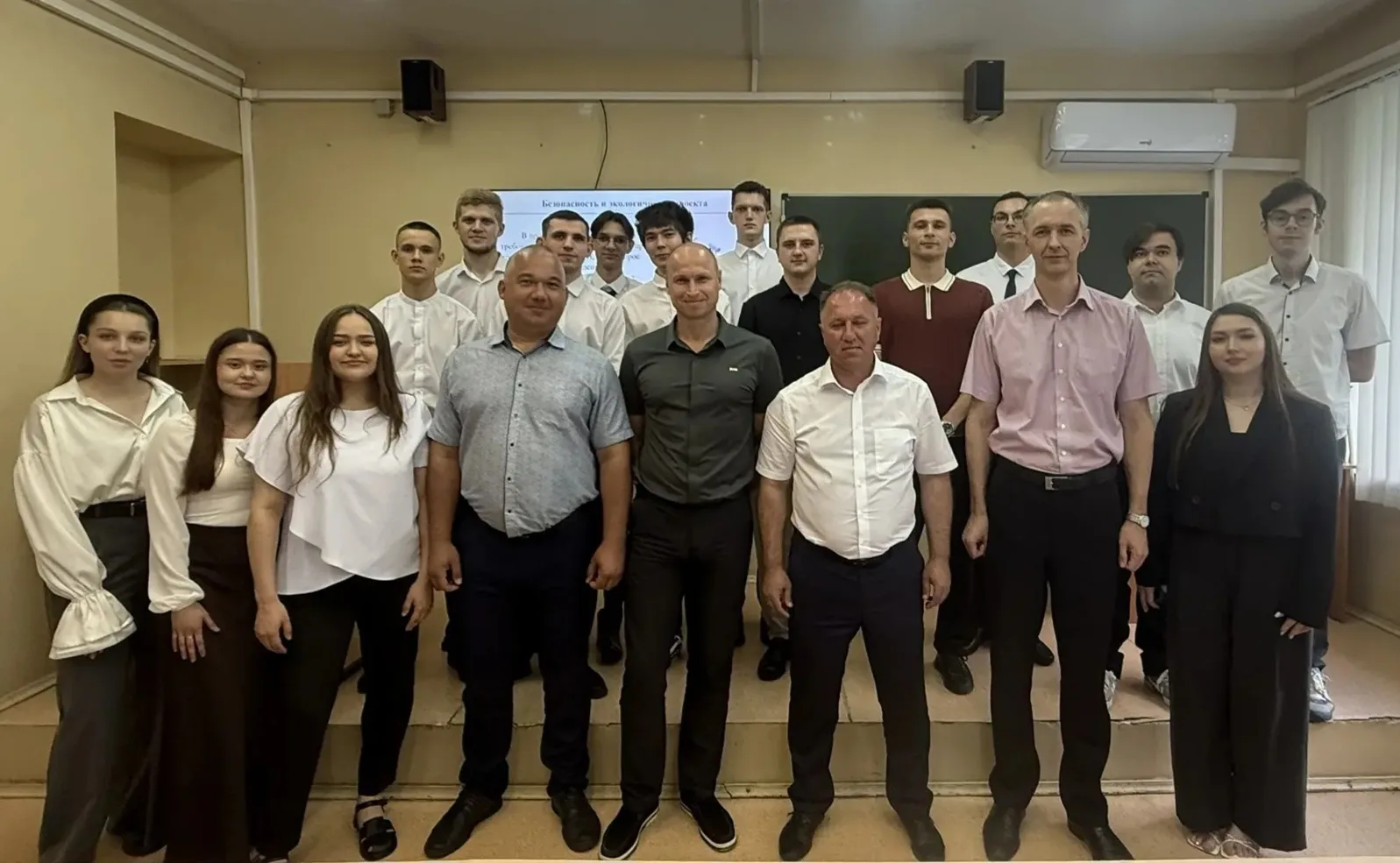 📈 11 и 15 июня на кафедре «Электроснабжение железнодорожного транспорта» продолжились защиты выпуск