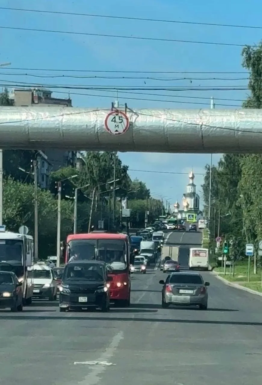 Вчера: очередь из 100+ машин на Лукойле.Думаешь: «Ну всё, люди сейчас нормально заправя...