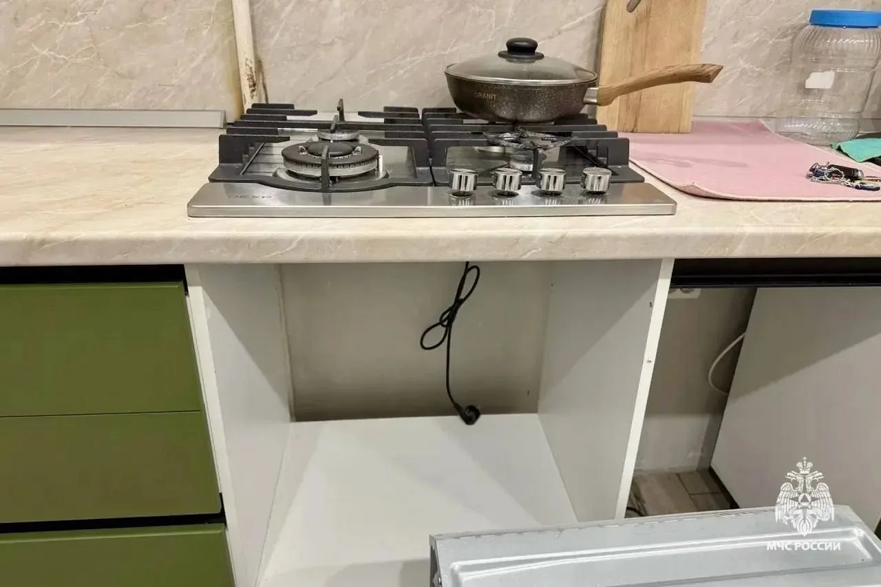 В Ставрополе на улице Васякина в одной из квартир загорелась электрическая газовая плита.