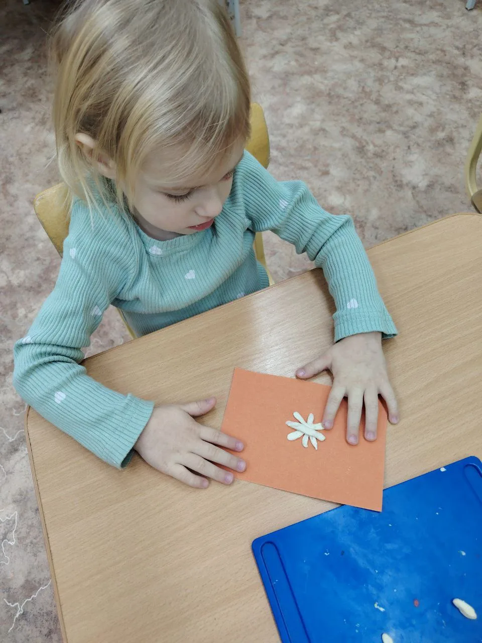 "Снежинка" - занятие по пластилинографии во второй младшей группе "Почемучки"