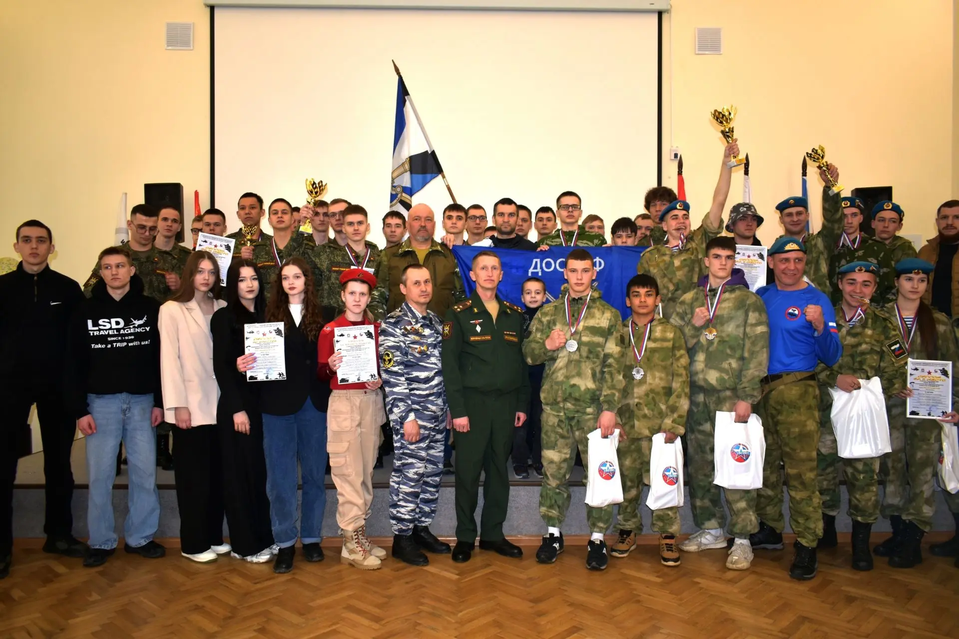 В Центре патриотического воспитания «Патриот-57» состоялась торжественная церемония наг...