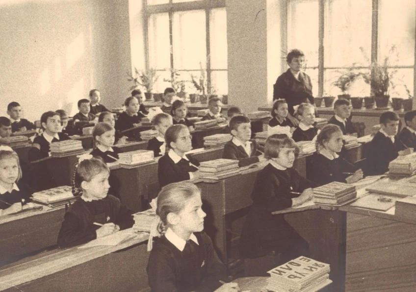 📸 «История в лицах»: школьные годы — в архивных кадрах