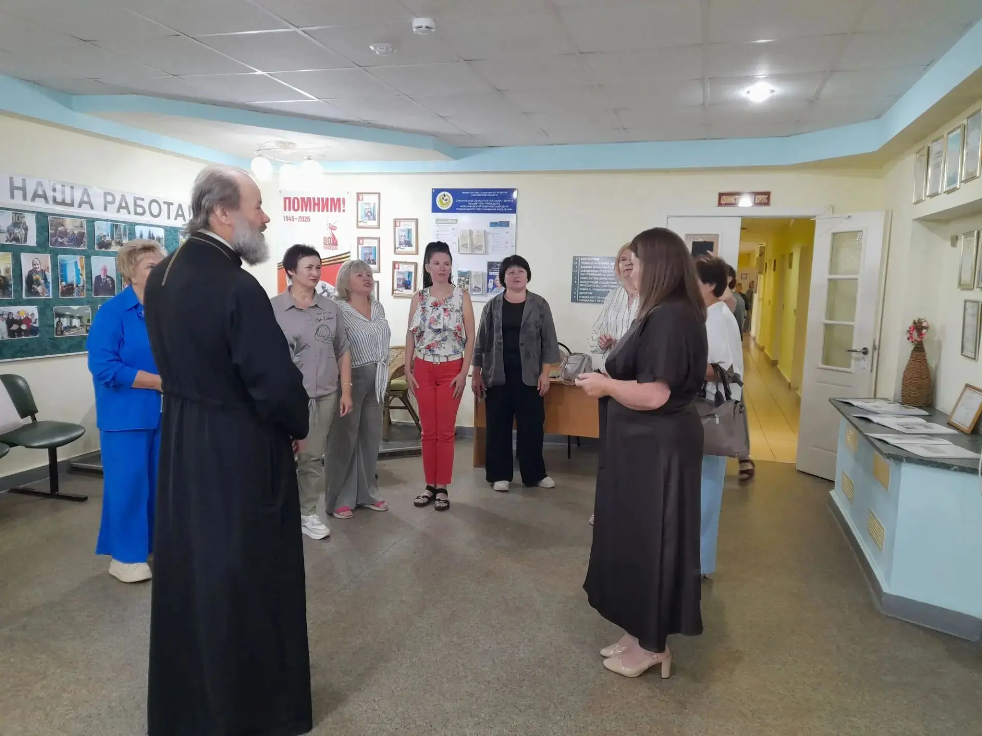🏡🚪17 августа директор СОГБУ «Ершичский КЦСОН» Оксана Андреенкова вместе с коллегами п...