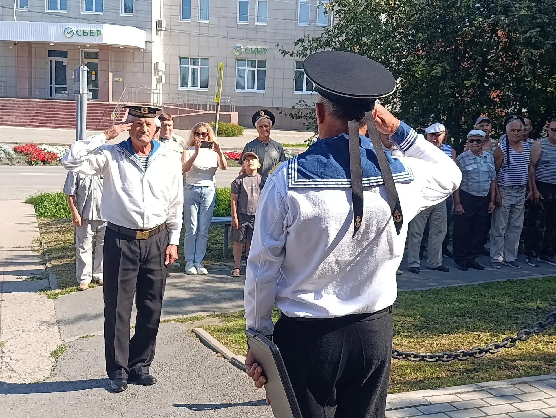 Торжественное построение военных моряков, посвящённое Дню ВМФ, прошло в посёлке Голышманово 26 июля
