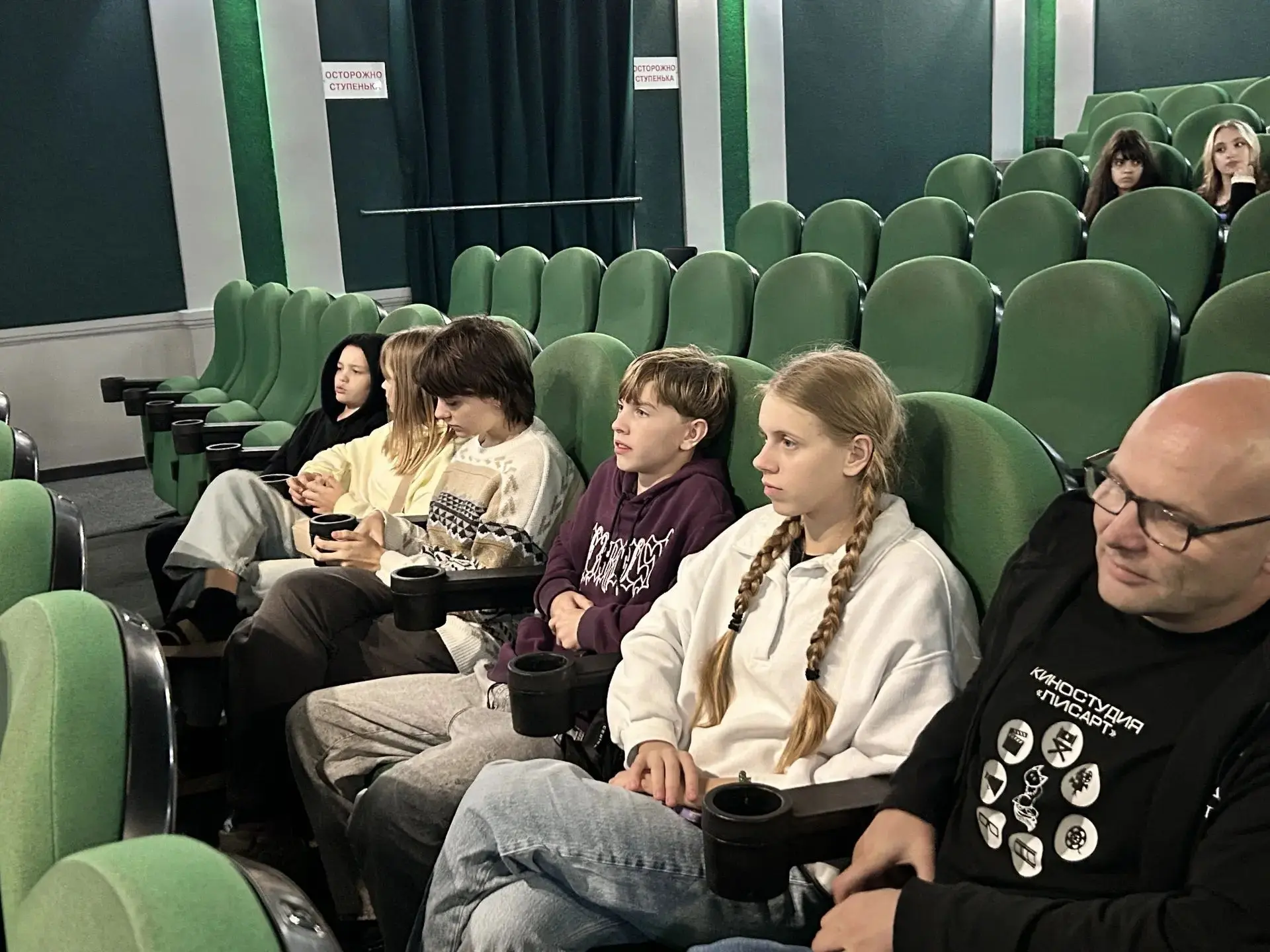 🎈Свою работу в саратовской "Победе" начал фестивальный киноклуб "Вектор". Его открыла ...
