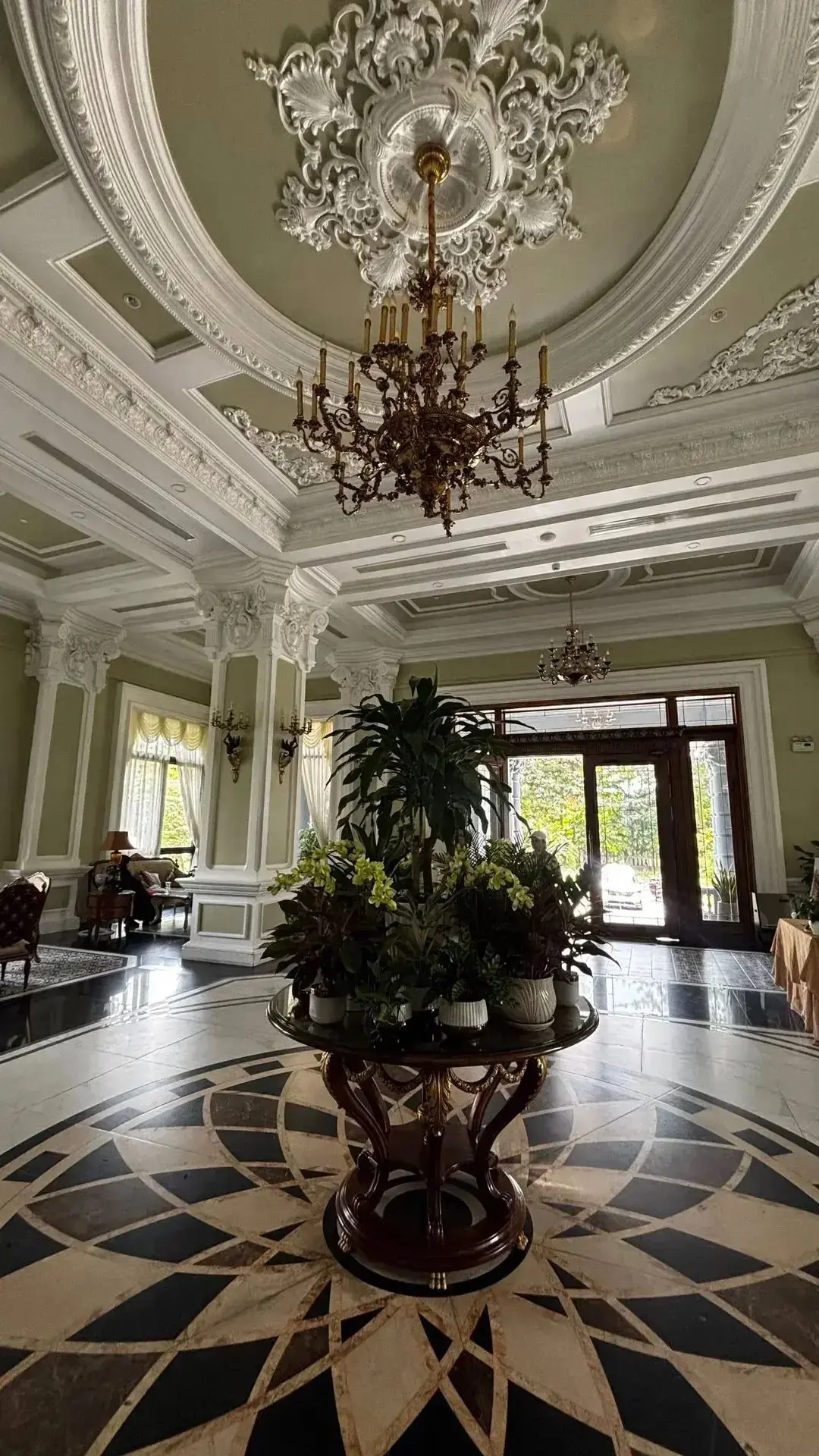 AVS HOTEL 4*