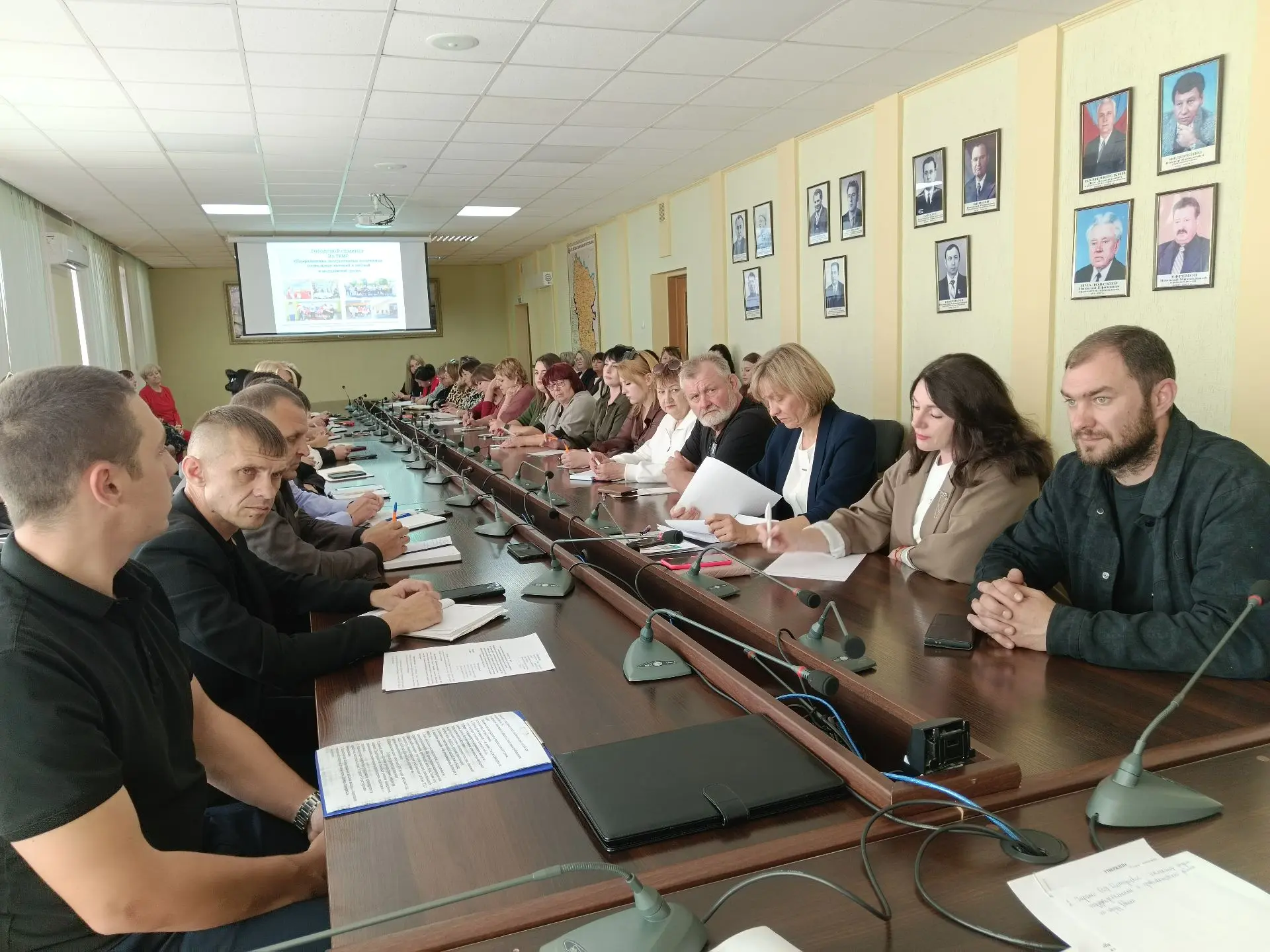 В Ровеньках состоялся городской семинар по профилактике деструктивных явлений в детской...