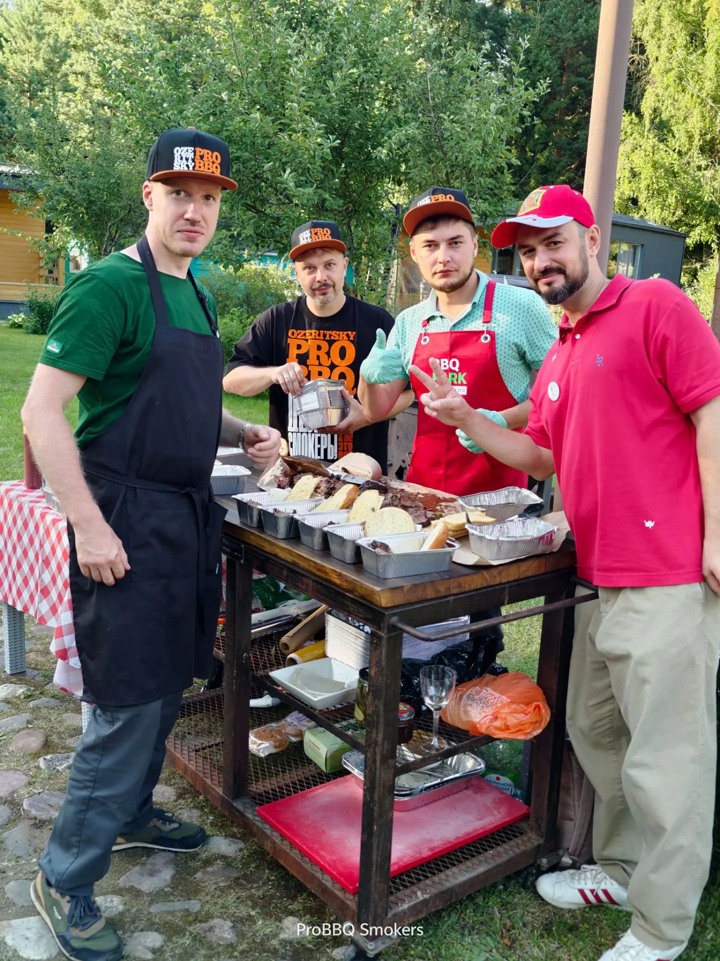 Субботний кейтеринг с меню из Смокера прошёл проверку ✅ на командную работу!

Место, время, погода и