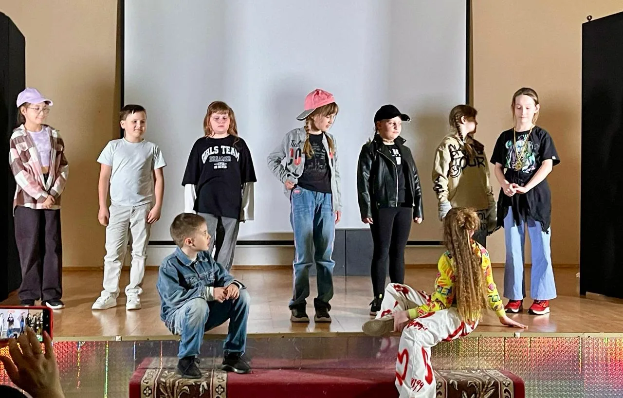 🎭Театральный сезон завершён!   Труппы нашего школьного театра «Как-То Так» завершили театральный сез