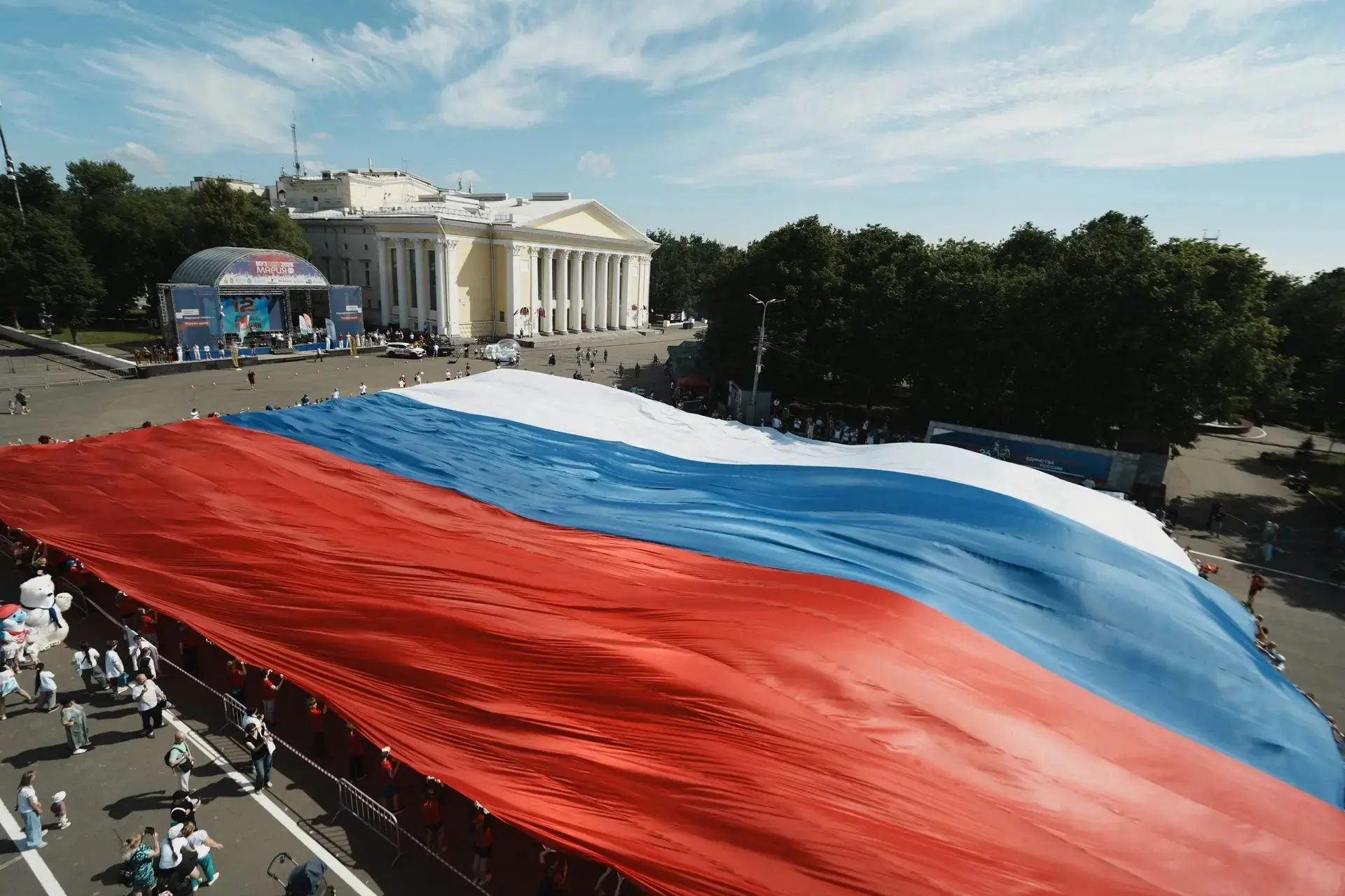 🇷🇺 В Кирове установлен всероссийский рекорд в День России. Об этом на своей странице ...