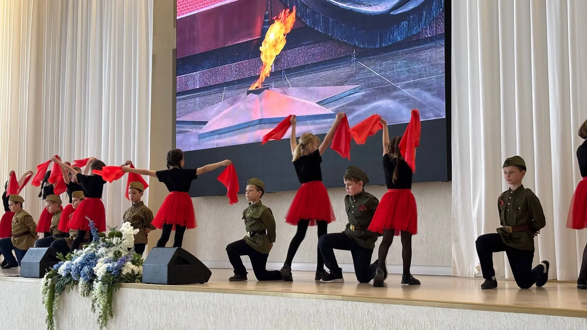 🎉 Концерт, посвящённый 9 мая: Вечная память и патриотизм 🇷🇺  🇷🇺В нашей школе прошел замечательный ко