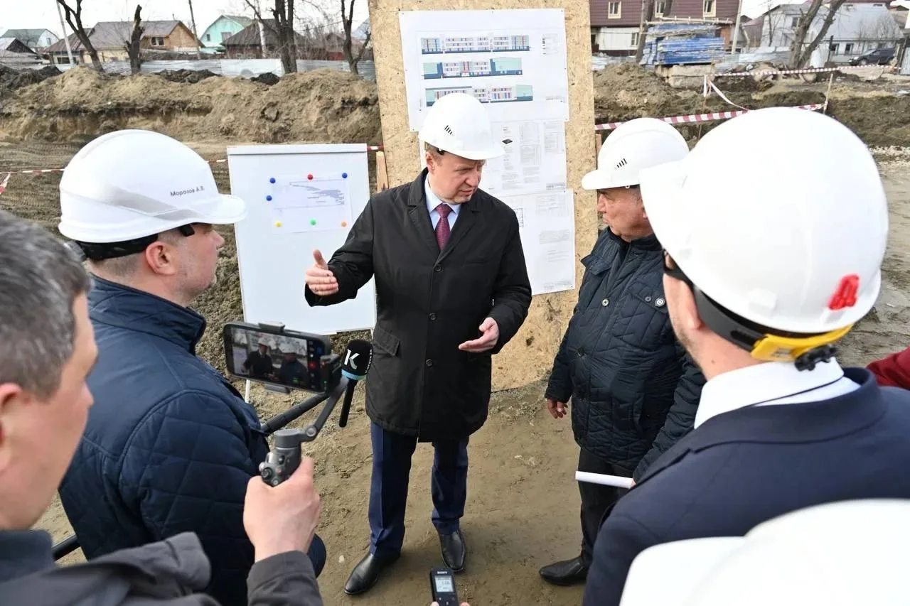 Губернатор Алтайского края Виктор Томенко и Глава Бийска Виктор Щигрев проинспектировали ход строите