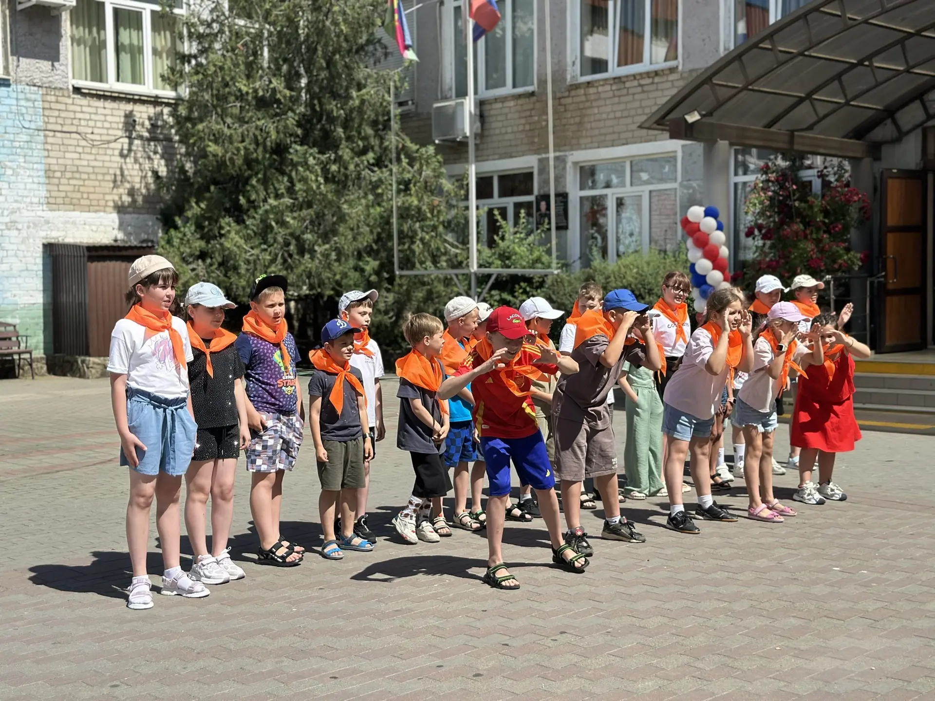 🎉 Смена открыта! Громкое и яркое начало в «Юном Видовце»!

Сегодня в нашем лагере произошло самое д