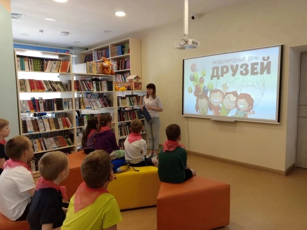 7 день лагеря "Радуга" выдался очень насыщенный. После вкусного завтрака ребята ходили на экскурсию 