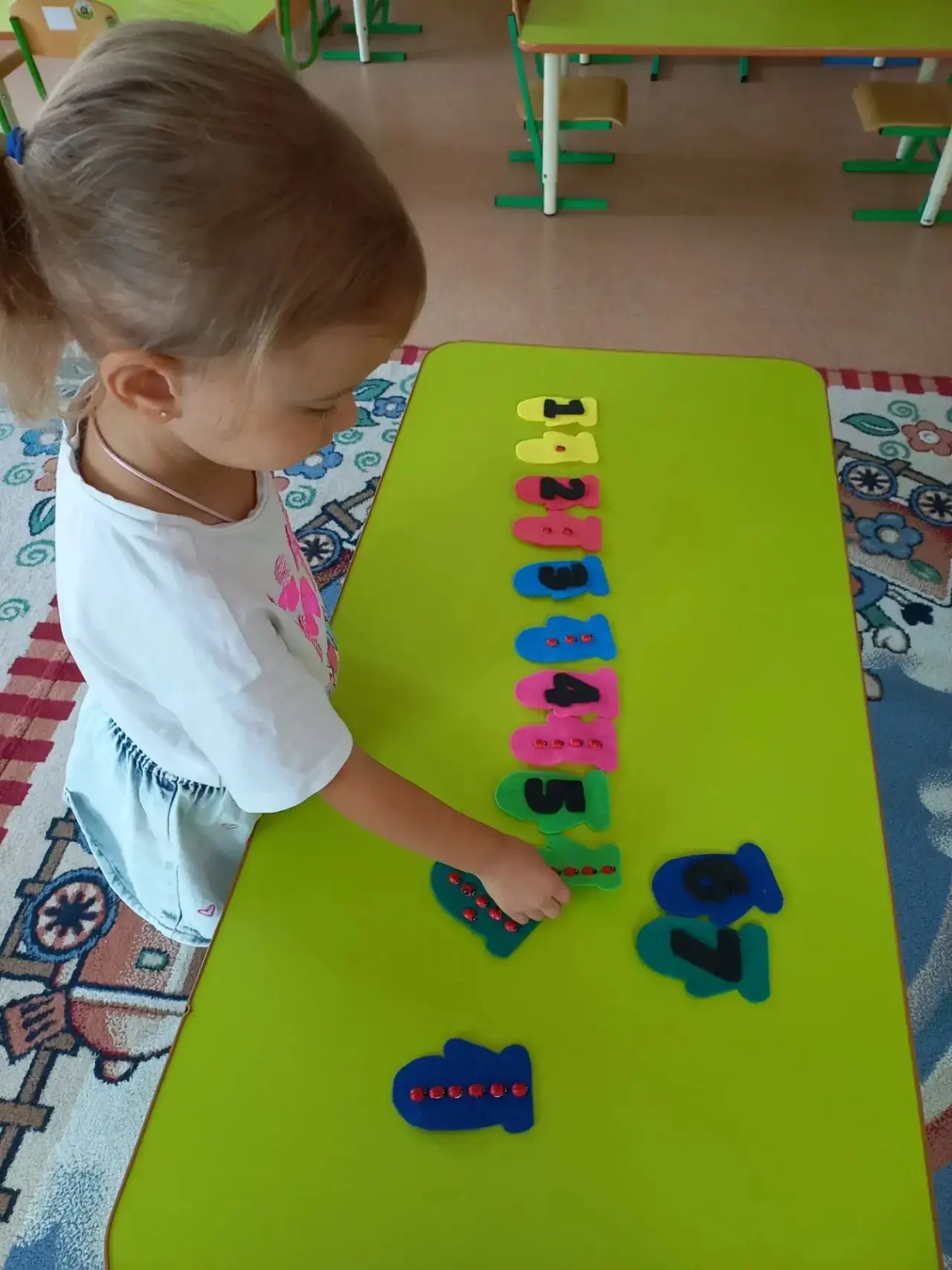 Играем и считаем: математические рукавички! 🧤🐞