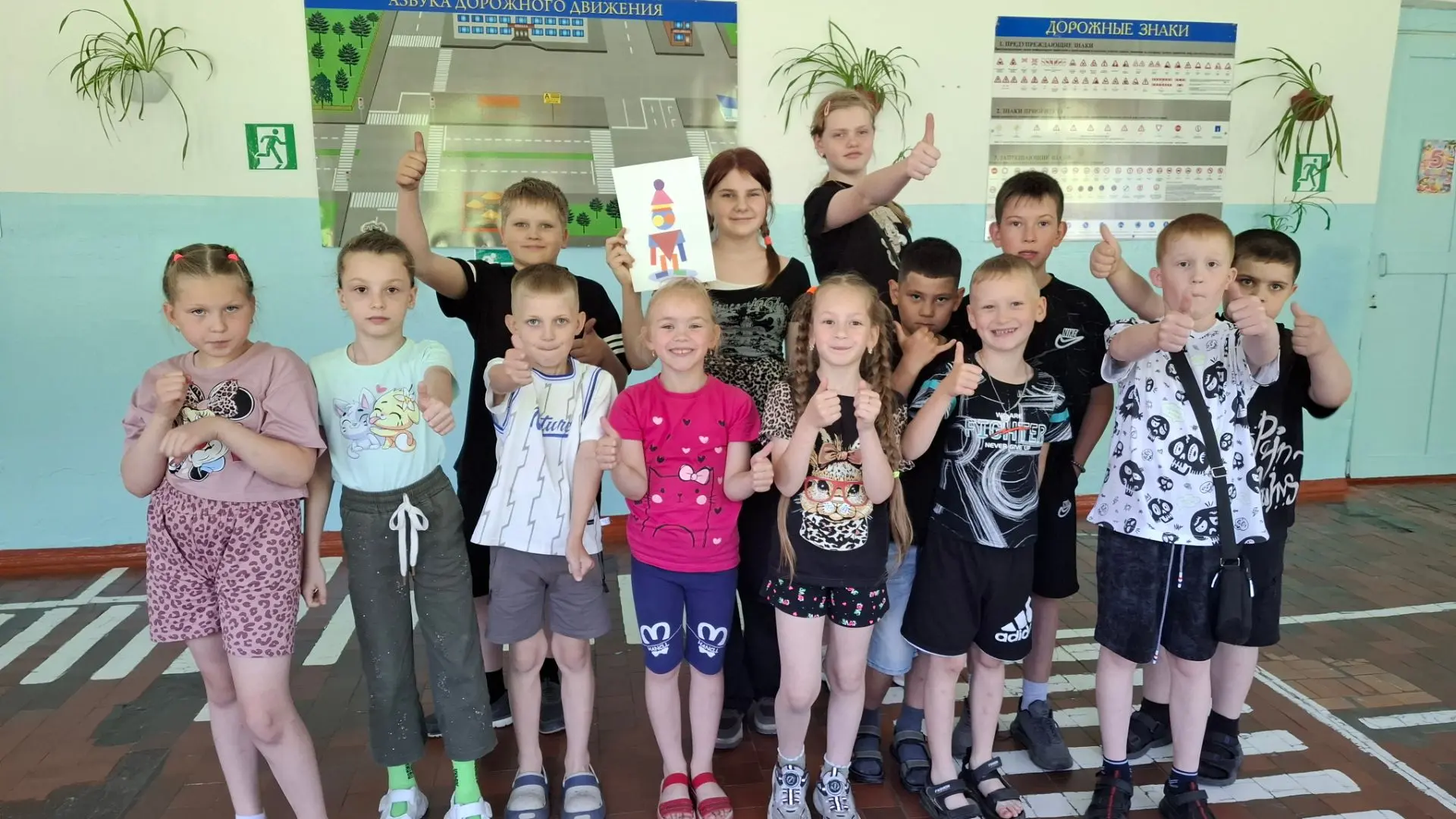 🎤 День талантов в «Непоседах» удался на все сто!

Сначала ребята пели и танцевали на сцене — браво 