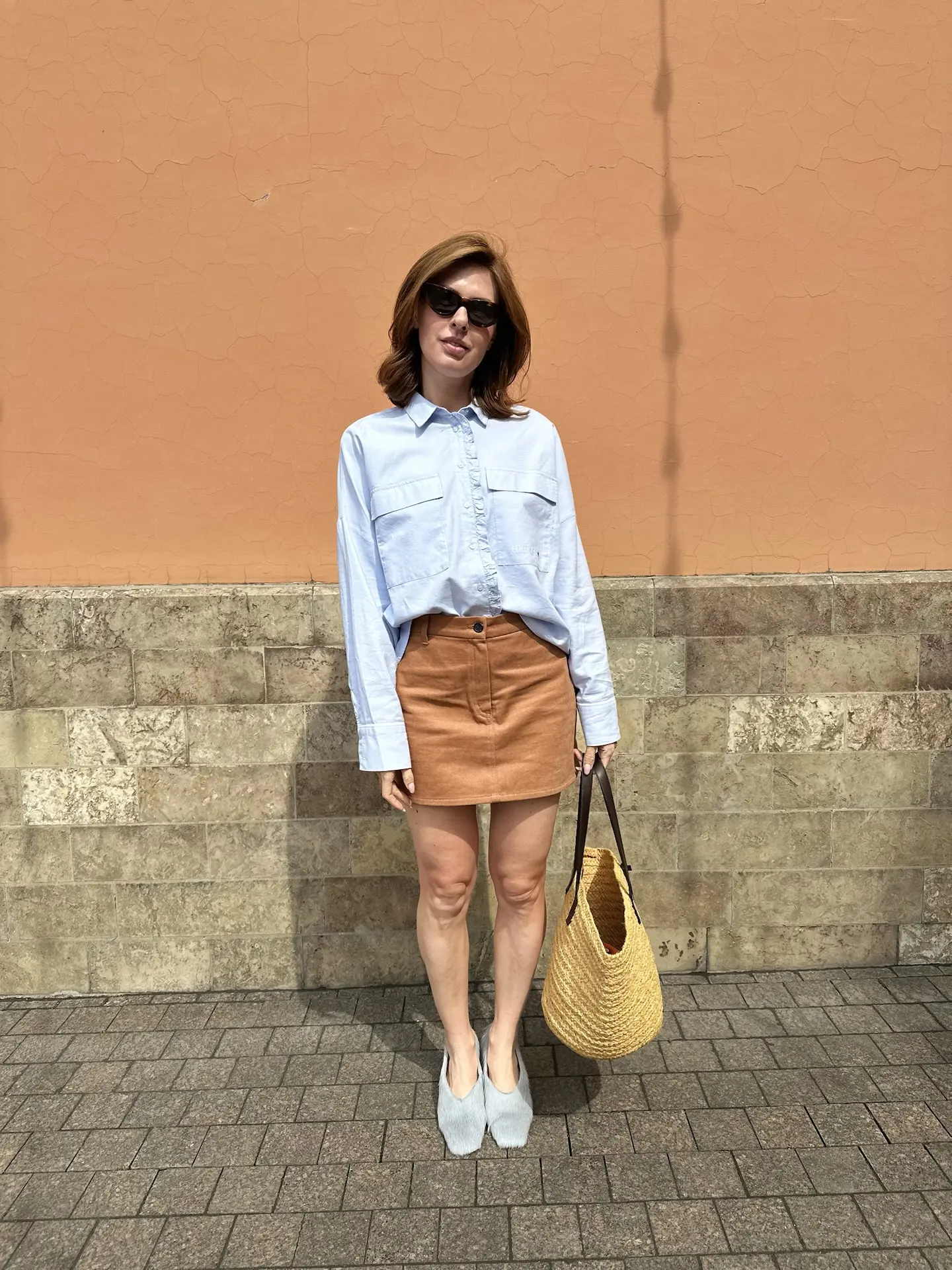 Образ дня:  Рубашка Smith&Soul Юбка aimclo Туфли Askent Сумка YSL  Очки Celine